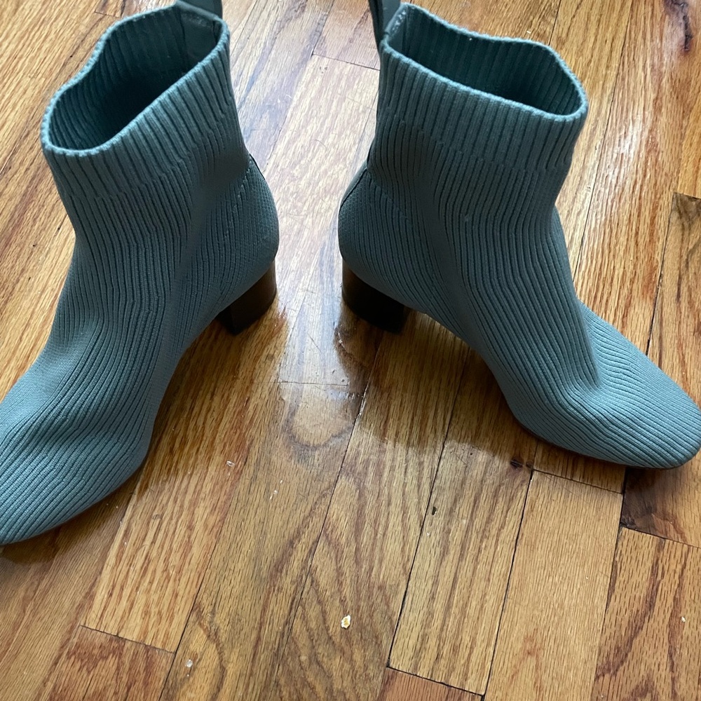 Everlanes Women’s The Glove boots 7.5 in green